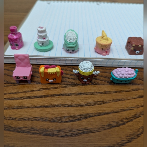 Lot of 13 Shopkins. Various themes.  GUC. - Picture 5 of 8